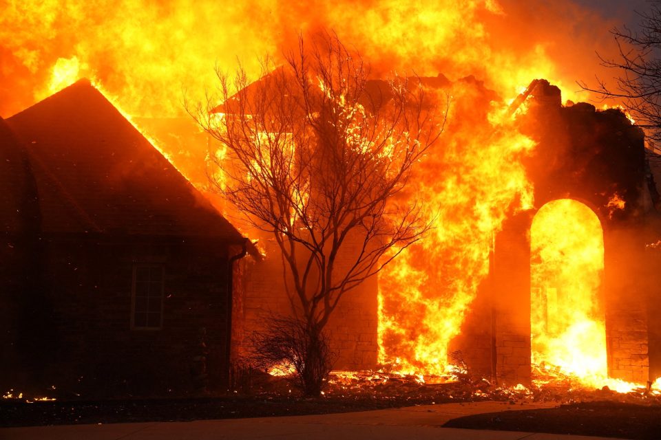 Flames,Engulf,A,Residence,During,A,Wildfire,Outbreak,In,Stillwater,